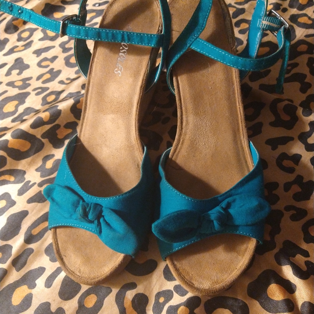 Blue wedges